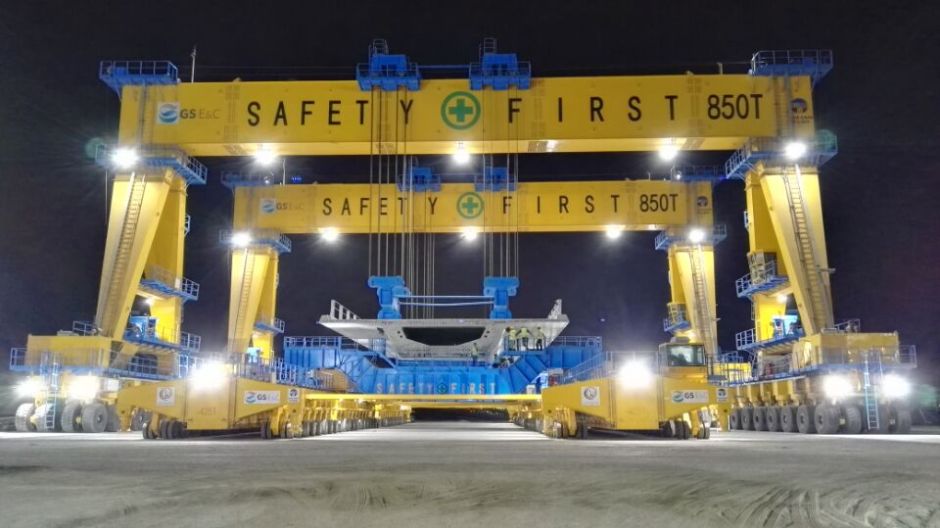 Doha link straddle carriers